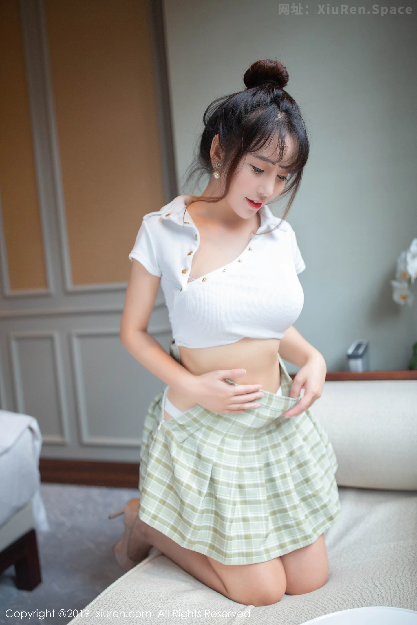 图片[5]-[XiuRen秀人网]VOL.1705 嫩模陶喜乐 lele私房学生装半脱露性感内衣秀完美身材诱惑写真70P-秀人网官方网站